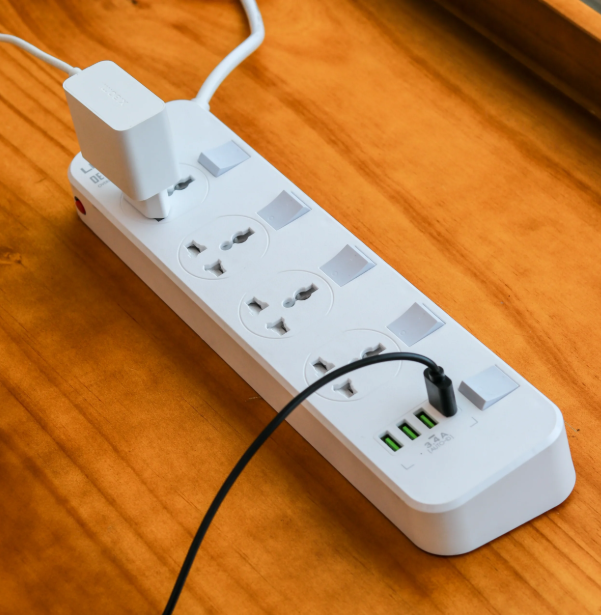 LDNIO SC4408 DEFENDER SERIES 4 Power Socket 4 USB 3.4A 2500W Power Strip